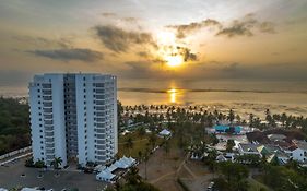 Sun N Sand Beach 4*